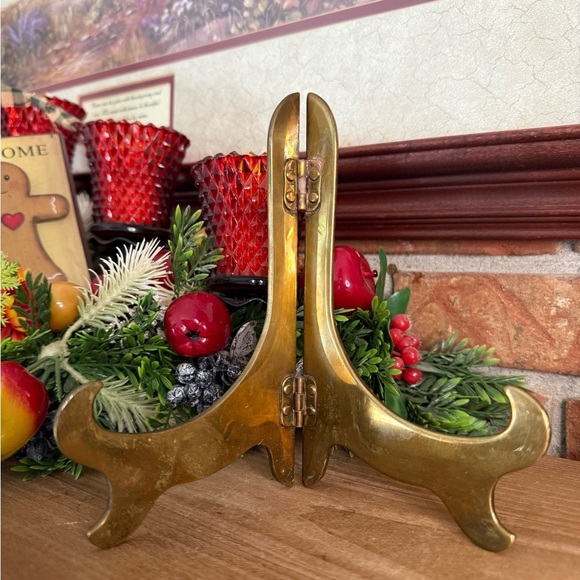 Vintage 1972 Heavy Brass Elegant Gold Display Stand - Picture 1 of 6